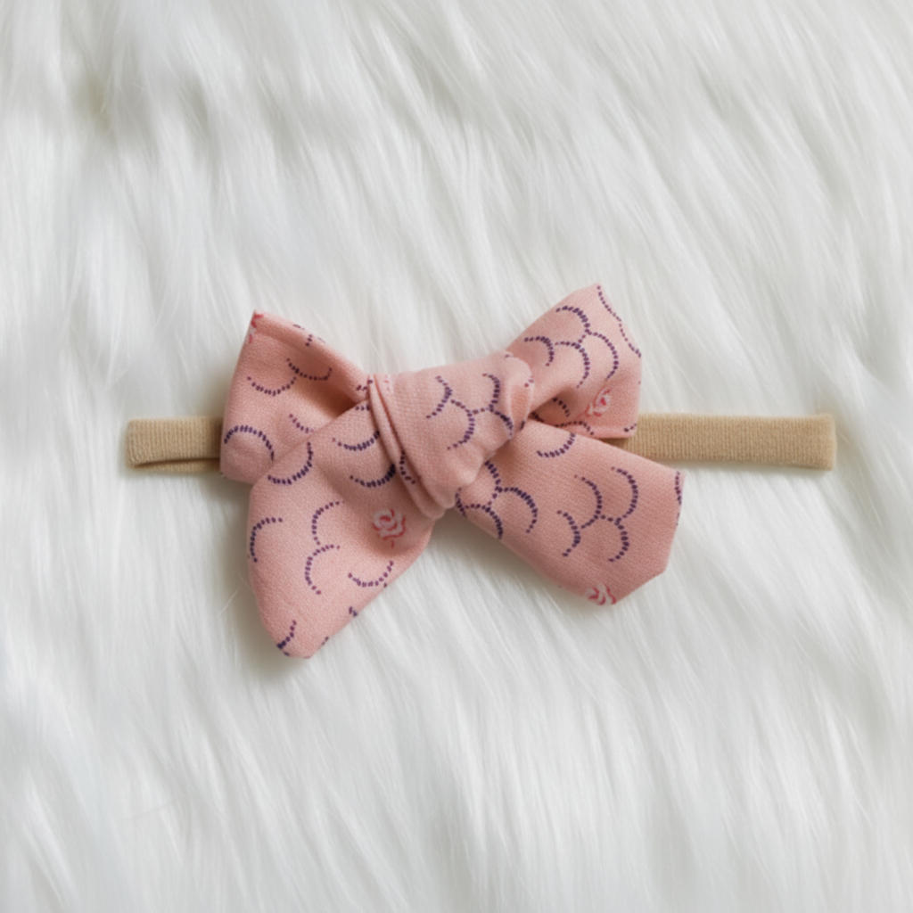 Faixa de Cabelo Floral Rosa Suave — Artesanal para Bebês